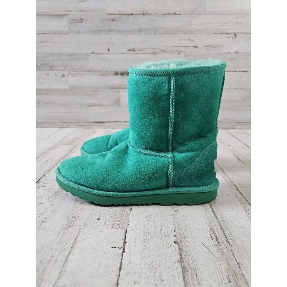 UGG Classic Green Shearling Lined Big Kids Boots Size 4 Winter